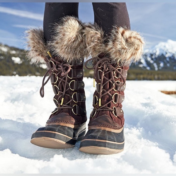 Shoes - SOREL Joan of the Arctic Boots size 8